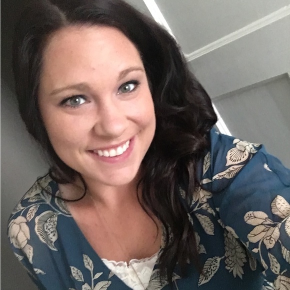 Meet your Posher, Hannah - Picture 2 of 2